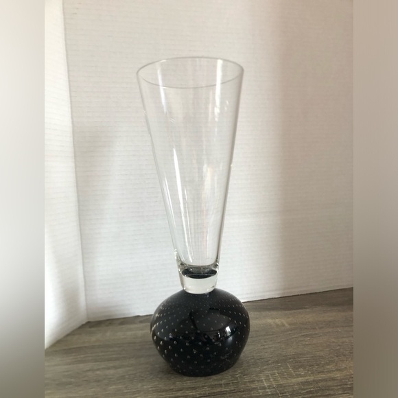 Vtg Hand Blown Glass Vase with Black Base with Controlled Bubbles - Picture 10 of 16